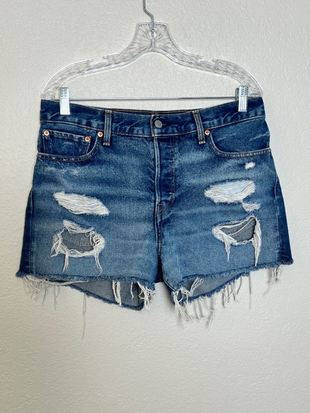 *FIRM PRICE* Levi’s Wedgie High Rise Distressed Raw Hem Jean Shorts - Picture 1 of 15